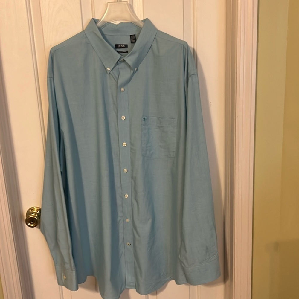Izod button down long sleeve men’s shirt. Size 3XL. Preowned, good condition